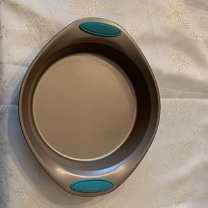 Rachael Ray Nonstick Bakeware 9-Inch Oven Lovin’ Round Cake Pan